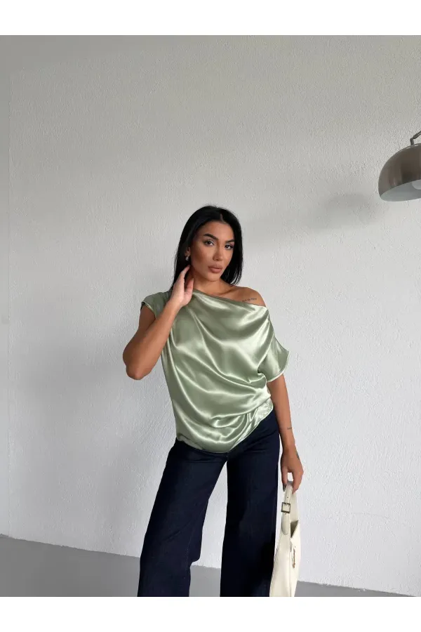 Kadın Çağla Yeşili Tek Omuz Asimetrik Kesim Saten Bluz HZL26W-FRY121171