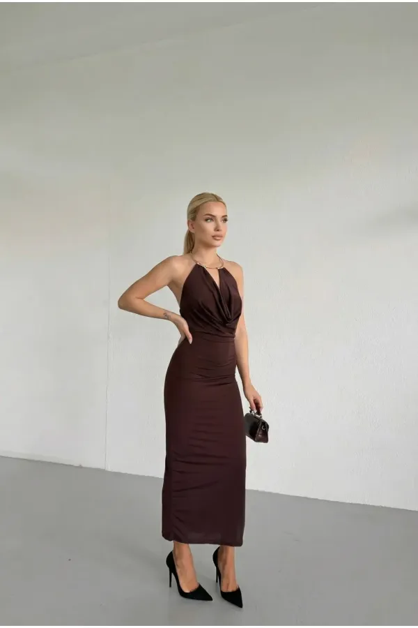 Kadın Kahverengi Boyundan Aksesuarlı Yandan Yırtmaçlı Midi Boy Sandy Elbise HZL26S-FRY123841