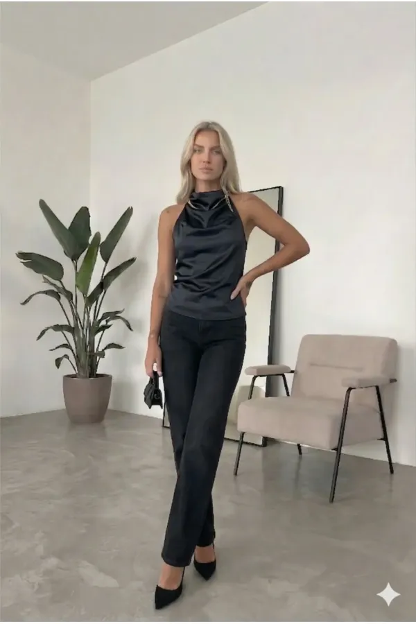 Kadın Siyah Halter Yaka Saten Kumaş Sırt Dekolteli Bluz HZL26W-FRY123801