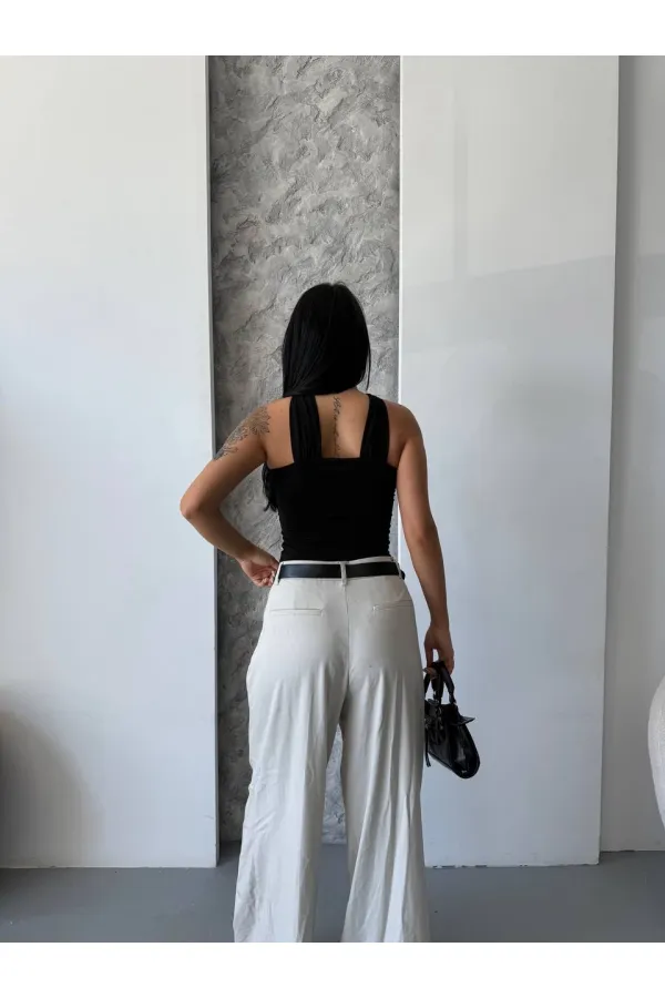 Kadın Siyah Halter Yaka Metal Detaylı Şık Crop Bluz HZL25S-FRY123251