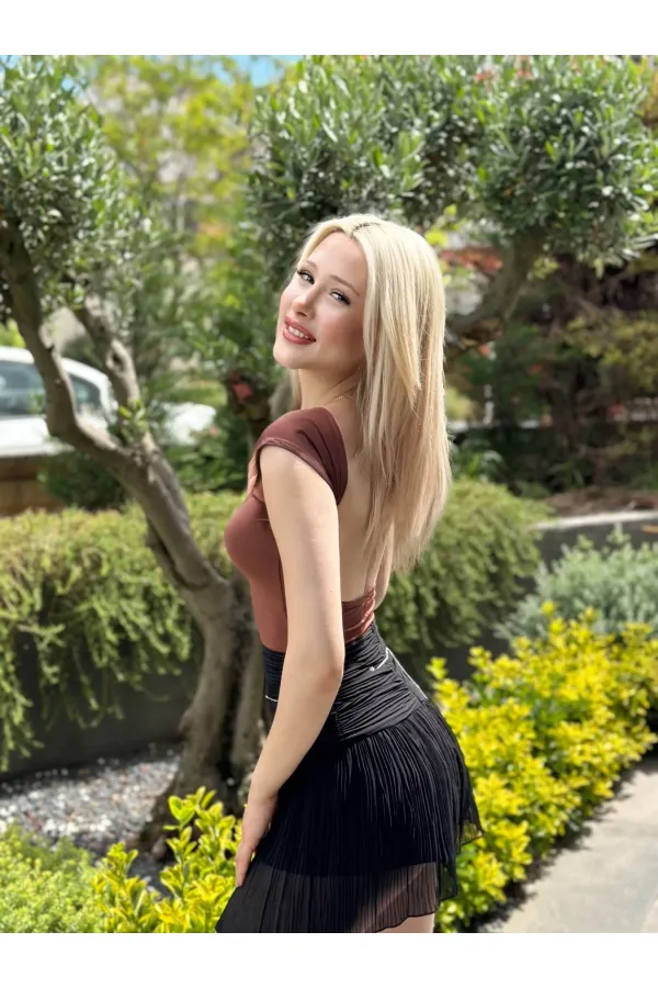 Kadın Kahverengi Sırt Dekolteli Kısa Kollu Bluz HZL24S-ZK10831