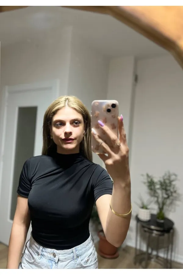 Kadın Siyah Büzgü Detay Yarım Kol Sandy Bluz HZL25S-FRY121741