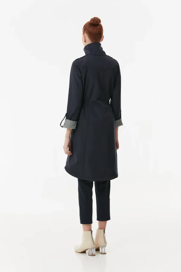 Trench-coat long bleu marine pour femme, doublé et froncé, avec poches et détails à la taille, HZL23W-BD158081