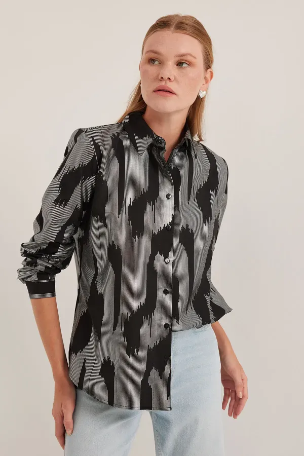 Chemise noire pour femme avec motif argenté 20253