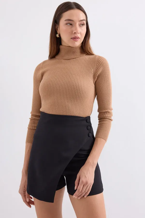 Pull à col roulé en maille beige 10311