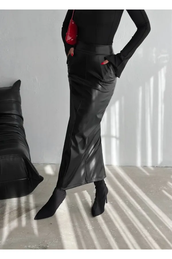 Kadın Siyah Arkadan Yırtmaçlı Fermuarlı Cepli Kalem Etek HZL25W-FRY122431