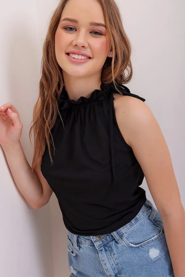 Kadın Siyah Boynu Büzgü Detaylı Kolsuz Dokuma Şık Bluz  HZL22S-DSB110021