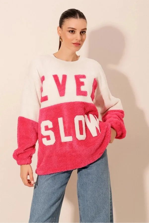 Kadın Fuşya Beyaz Blok EVER SLOW Baskılı Rahat Peluş Sweatshirt HZL23W-BD1554781