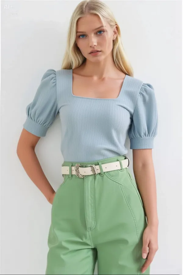 Kadın Açık Mavi Kare Yaka Örme Bluz HZL22W-BD104091