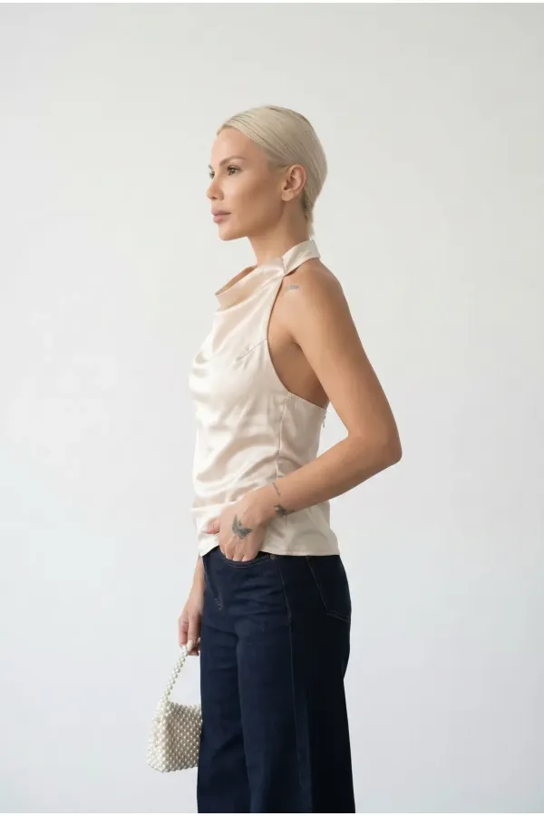 Kadın Krem Halter Yaka Saten Kumaş Sırt Dekolteli Bluz HZL26W-FRY123801