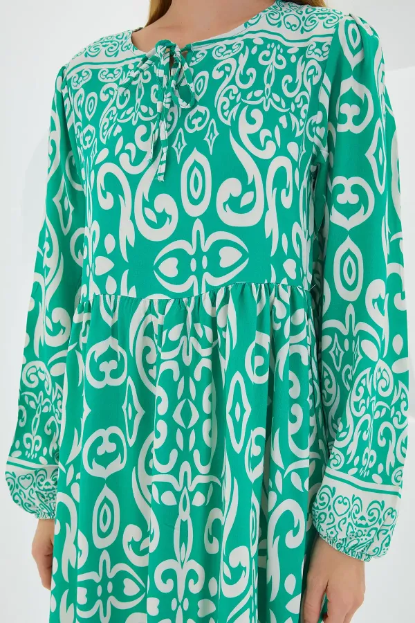 Robe longue en viscose à motifs verts et blanc cassé pour femme, 1947