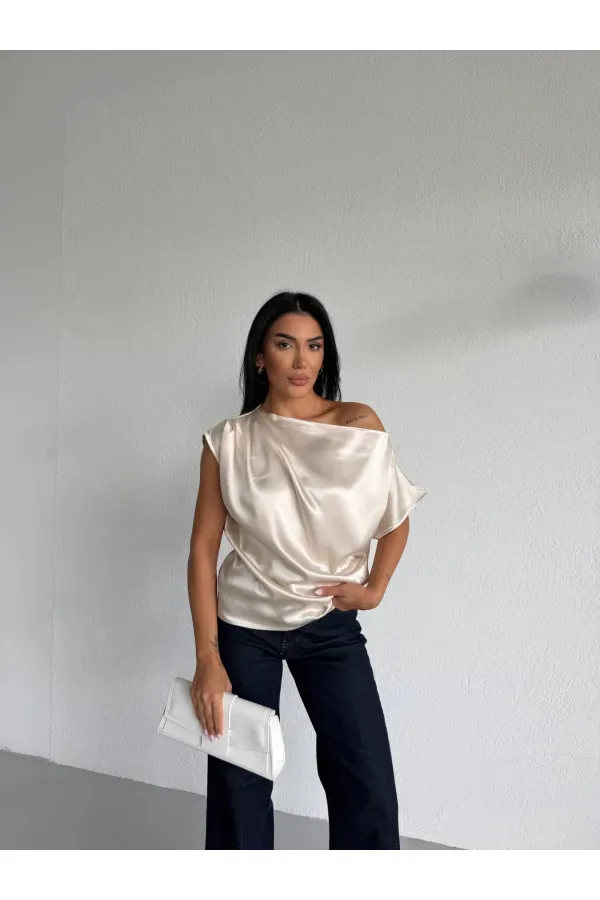 Kadın Krem Tek Omuz Asimetrik Kesim Saten Bluz HZL26W-FRY121171