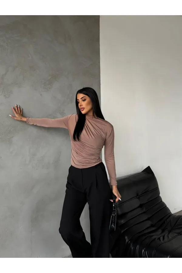 Kadın Bisküvi Omuz ve Beli Büzgülü Yarım Balıkçı Yaka Sandy Bluz HZL24W-FRY122451