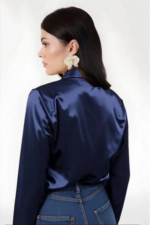 Kadın Lacivert Hafif Dökümlü Saten Yüzeyli Gömlek HZL22W-BD139641