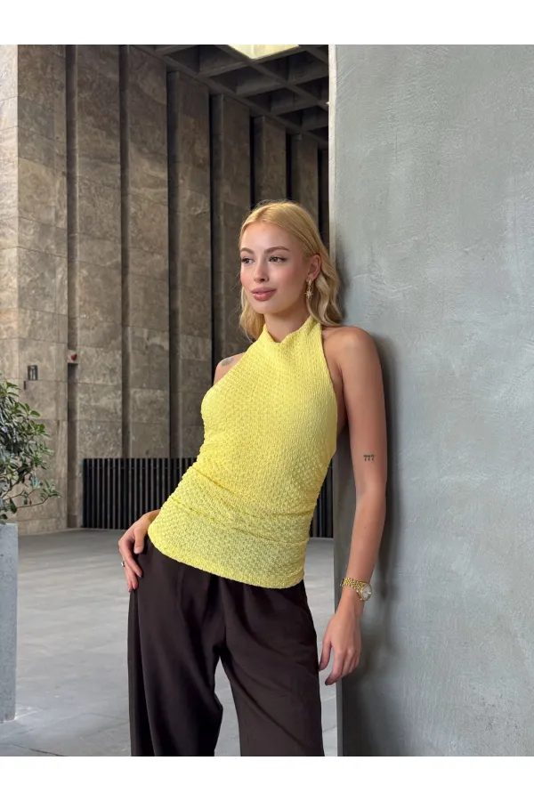 Kadın Sarı Boyundan Bağlamalı Gofre Kumaş Bluz HZL25S-ZK13631