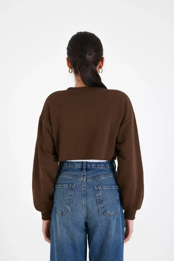 Sweat-shirt court basique marron à col ras du cou et manches longues pour femme HZL24W-ZK11351