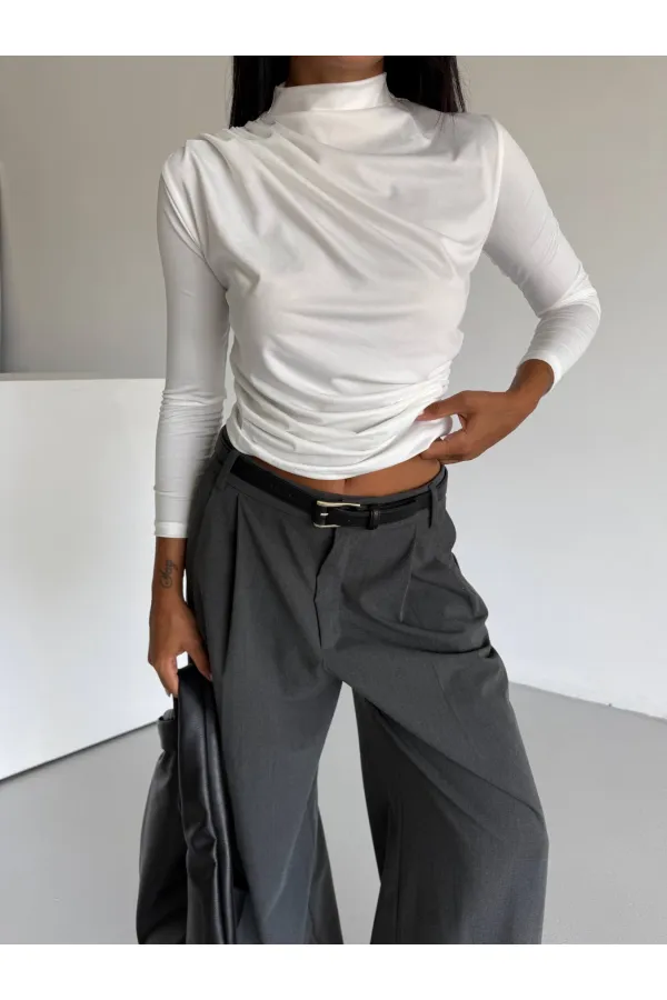 Kadın Beyaz Omuz ve Beli Büzgülü Yarım Balıkçı Yaka Sandy Bluz HZL24W-FRY122451