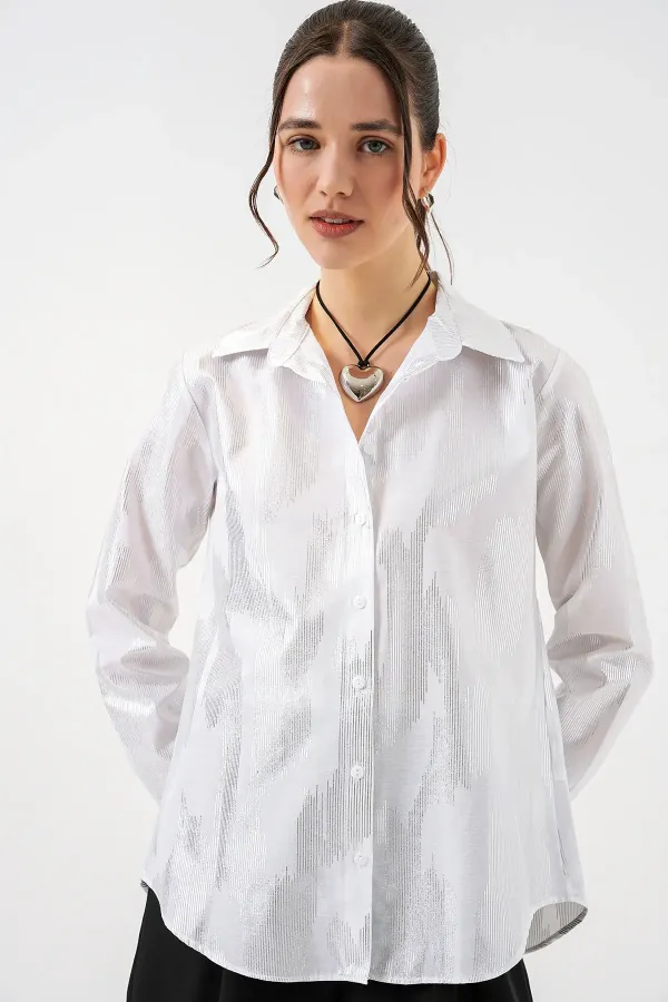 Chemise blanche pour femme avec motif argenté 20253