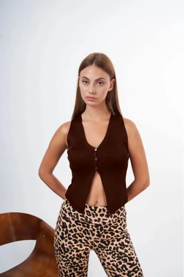 Kadın Kahverengi Düğmeli Crop Triko Yelek HZL24S-ZK10231
