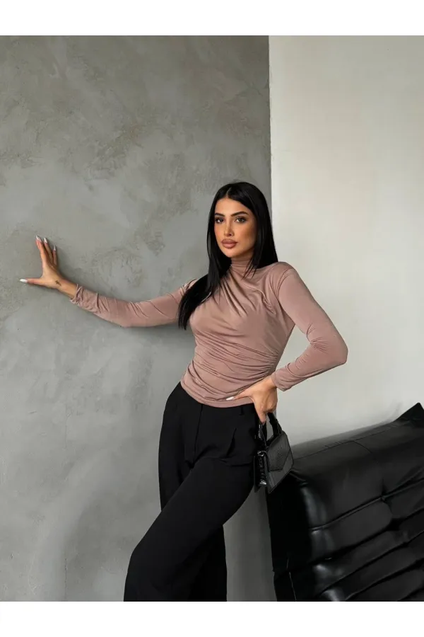 Kadın Bisküvi Omuz ve Beli Büzgülü Yarım Balıkçı Yaka Sandy Bluz HZL24W-FRY122451