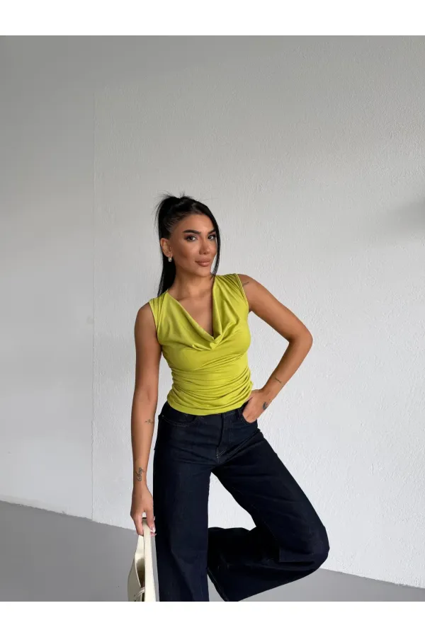 Kadın Fıstık Degaje Yaka Yanlardan Drapeli Sandy Bluz HZL25S-FRY123131