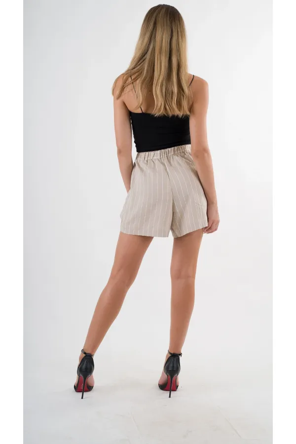 Kadın Bej Çizgili  Beli Lastikli Düğme Detaylı Cepli Şort HZL24S-YY277