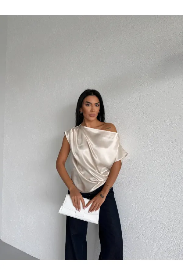 Kadın Krem Tek Omuz Asimetrik Kesim Saten Bluz HZL26W-FRY121171