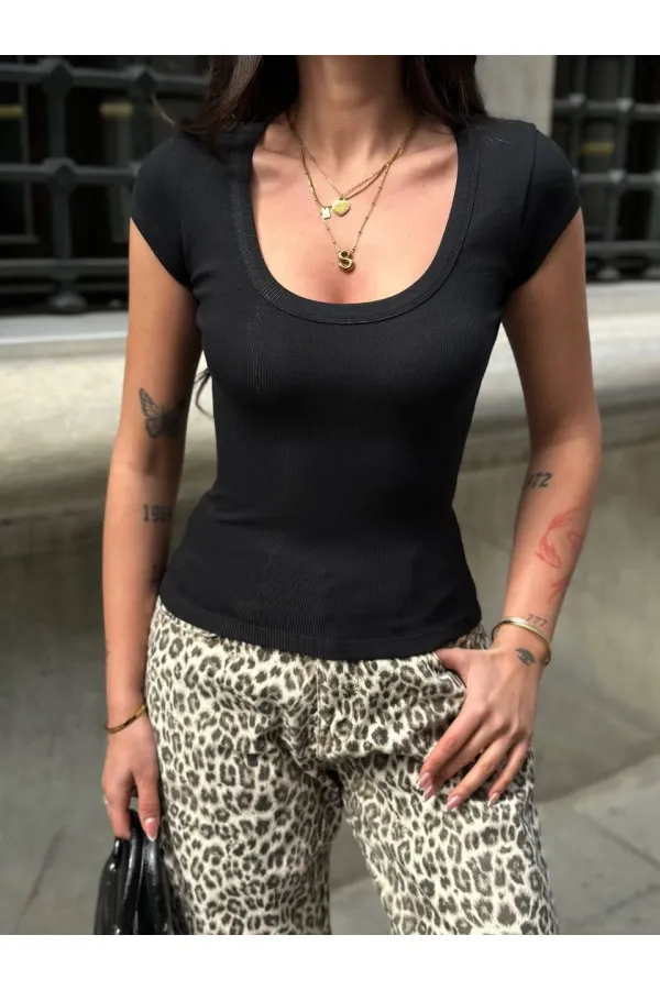 Kadın Siyah Oval Yaka T-Shirt HZL25S-ZK11681
