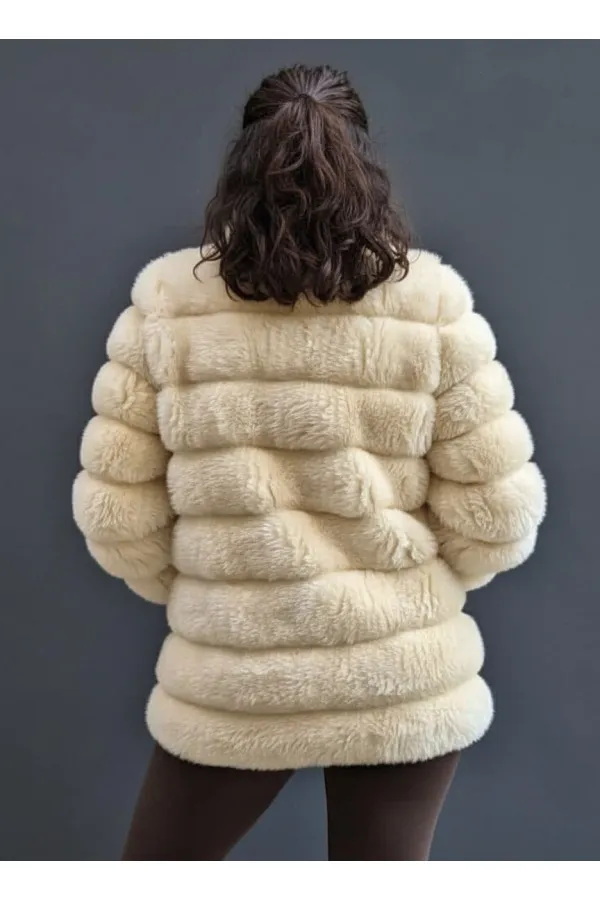 Kadın Açık Krem Şık Peluş Suni Kürk Ceket HZL23W-DSB110061