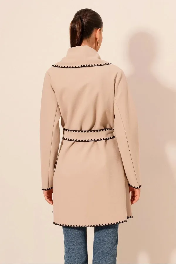 Kadın Bej Nakış Detaylı Beli Kuşaklı Düğmesiz Astarsız Kaşe Kaban  HZL24W-BD191301