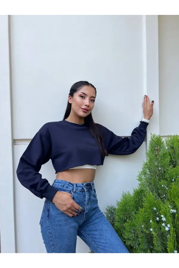 Kadın Lacivert Basic Bisiklet Yaka Uzun Kollu Crop Sweatshirt HZL24W-ZK11351