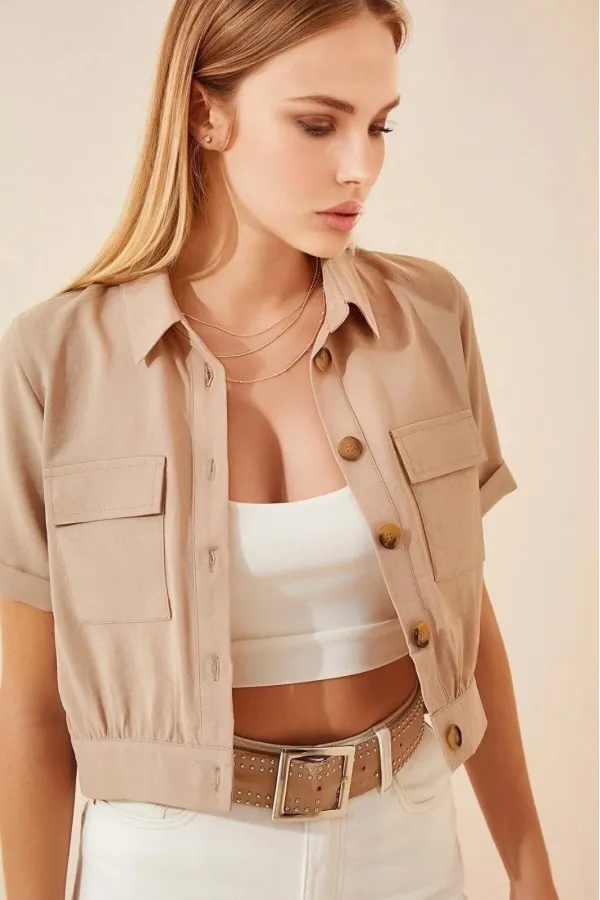 Veste courte d'été beige à manches courtes et poches boutonnées pour femme HZL22S-BD106631