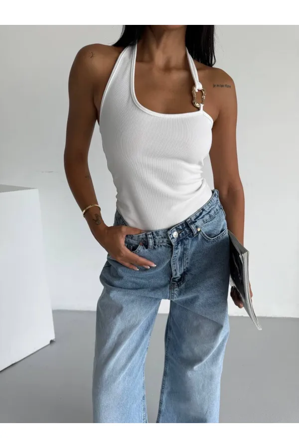 Kadın Beyaz Ottoman Kumaş Halter Yaka Toka Detay Bluz HZL26W-BD123321