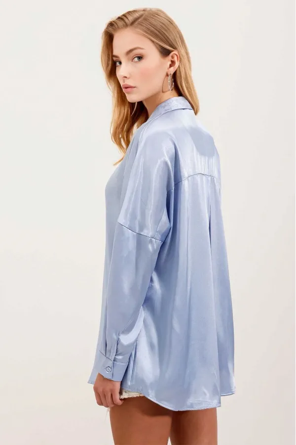 Chemise oversize fluide bleu glacier satinée pour femme HZL23S-BD139851