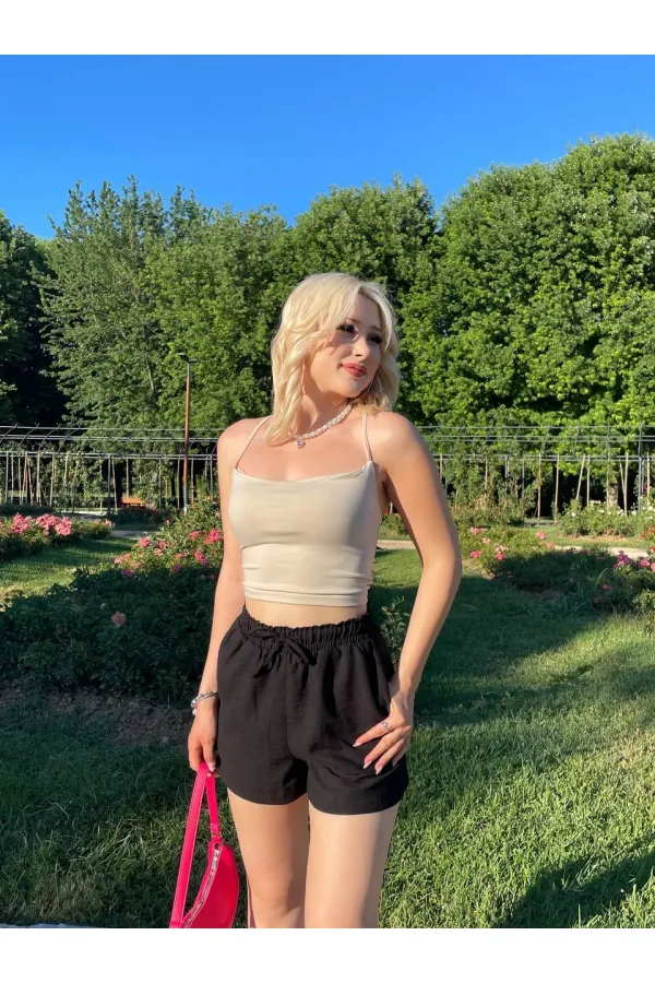 Kadın Siyah Beli Lastikli Yırtmaç Detaylı Cepli Keten Şort HZL24S-ZK11071