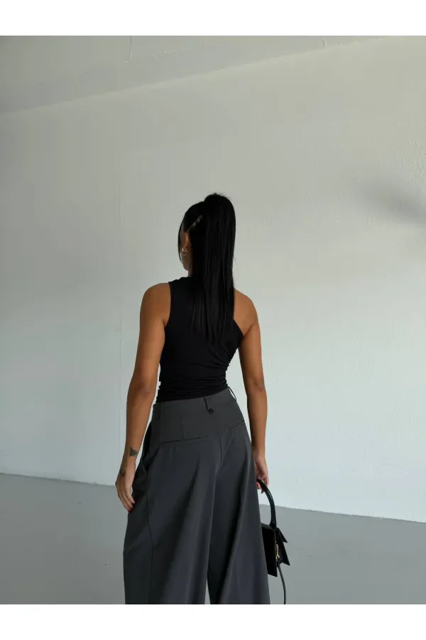 Kadın Siyah Tek Omuz Gold Metal Detaylı Sandy Bluz HZL26S-FRY123821