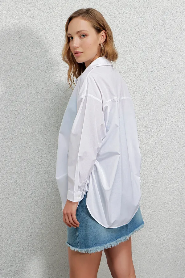 Kadın Beyaz Yandan Yırtmaçlı  Ip Büzgülü  Gömlek HZL23W-BD1201321
