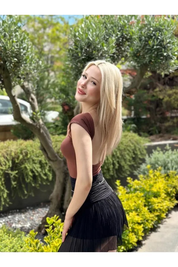 Kadın Kahverengi Sırt Dekolteli Kısa Kollu Bluz HZL24S-ZK10831