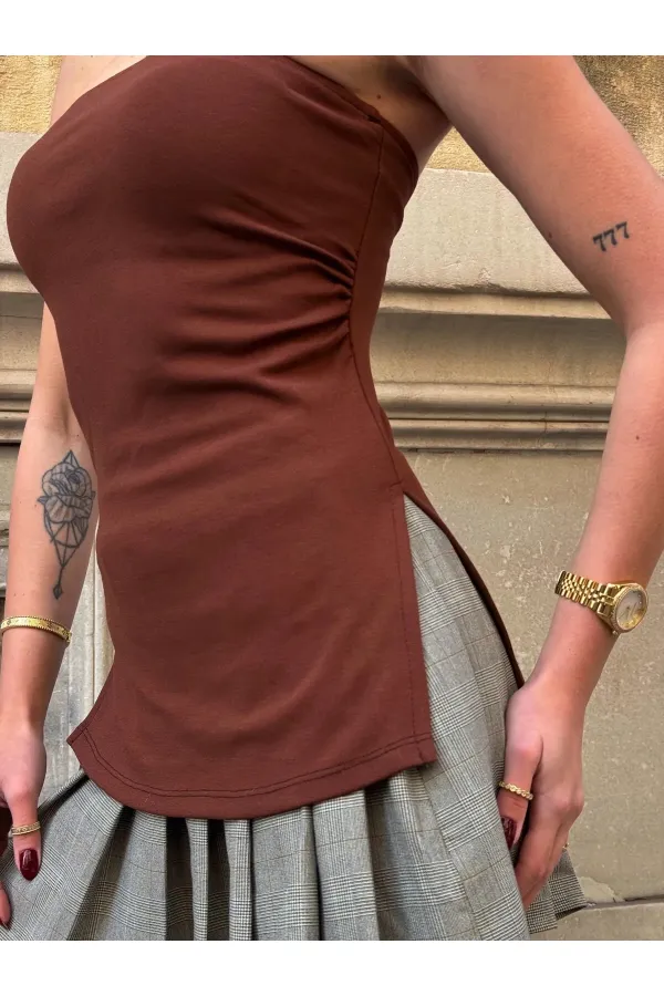 Kadın Kahverengi Yanı Büzgülü Çift Yırtmaçlı Straplez Bluz HZL24S-ZK13091