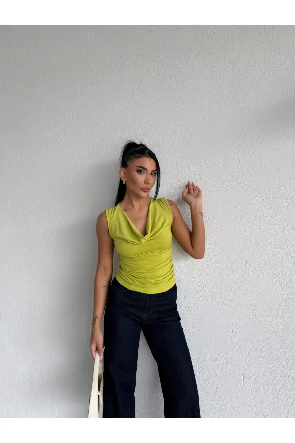 Kadın Fıstık Degaje Yaka Yanlardan Drapeli Sandy Bluz HZL25S-FRY123131