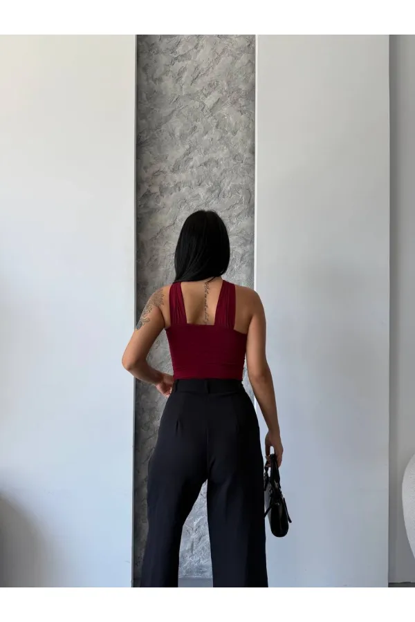 Kadın Bordo Halter Yaka Metal Detaylı Şık Crop Bluz HZL25S-FRY123251
