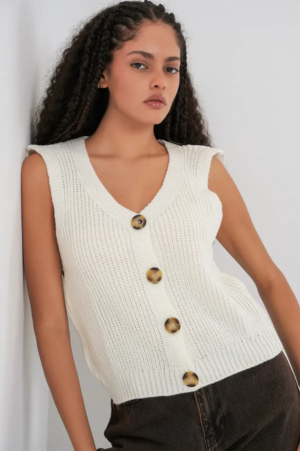 Gilet court boutonné en maille - Écru 15881