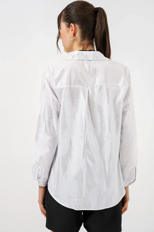 Chemise blanche pour femme avec motif argenté 20253