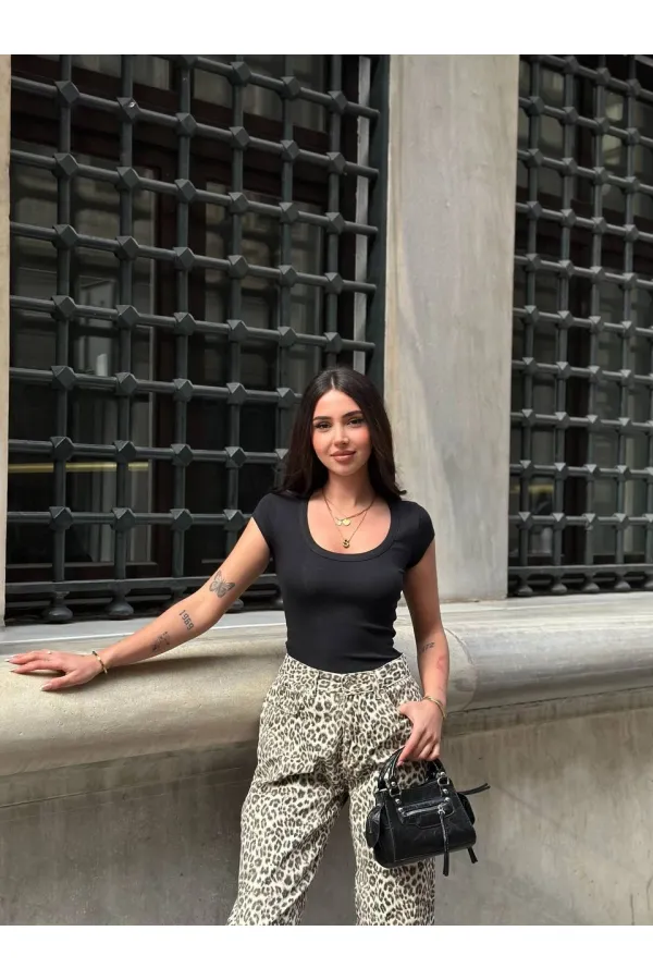 Kadın Siyah Oval Yaka T-Shirt HZL25S-ZK11681