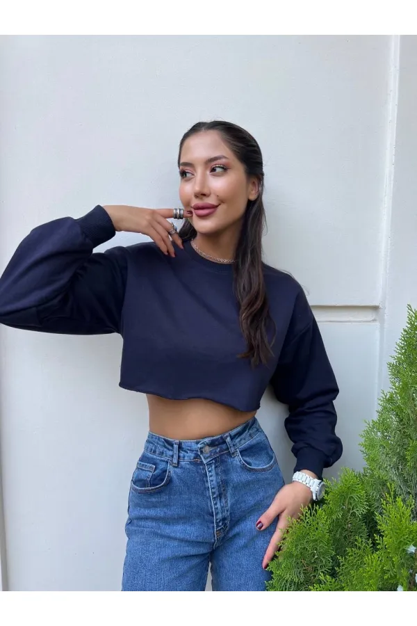 Kadın Lacivert Basic Bisiklet Yaka Uzun Kollu Crop Sweatshirt HZL24W-ZK11351