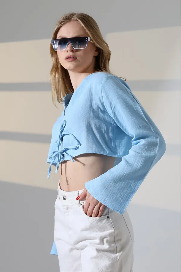 Kadın Buz Mavi Önden Bağlamalı Müslin Kumaş Crop Bluz HZL25S-DSB104071