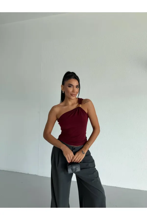 Kadın Bordo Tek Omuz Gold Metal Detaylı Sandy Bluz HZL26S-FRY123821