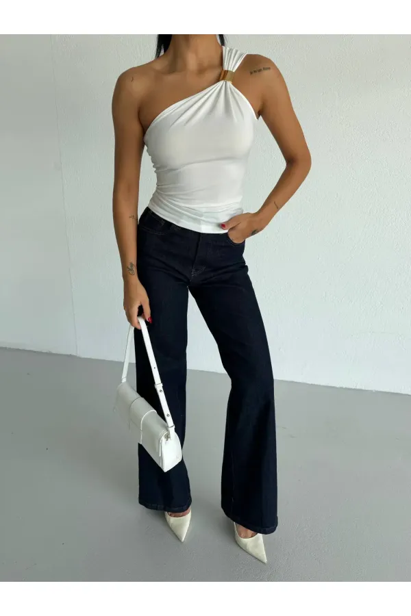 Kadın Beyaz Tek Omuz Gold Metal Detaylı Sandy Bluz HZL26S-FRY123821