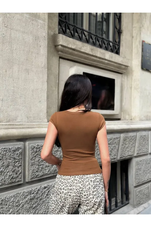 Kadın Kahverengi Oval Yaka T-Shirt HZL25S-ZK11681