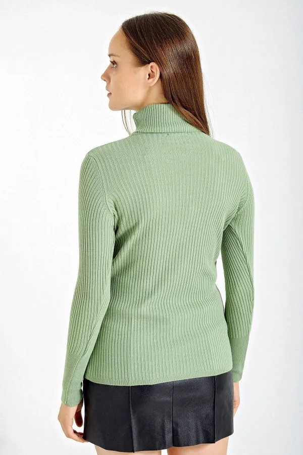 Pull col roulé côtelé vert Çağla pour femme HZL22W-BD1445001